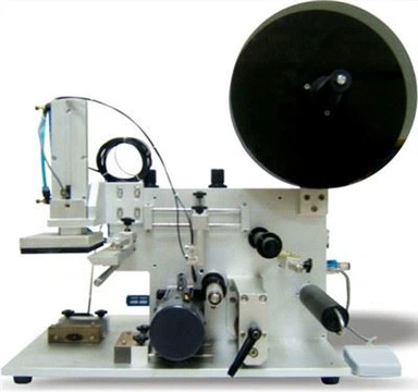 Semi-automatische etiketteermachine voor plastic flessen